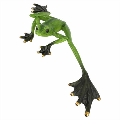 Wallace The Flying Frog Statue